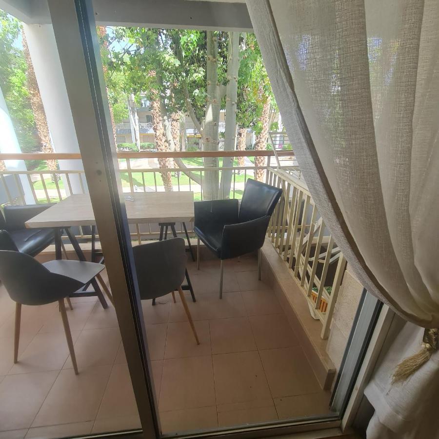 Royal Park -George Apartamento Eilat Exterior foto